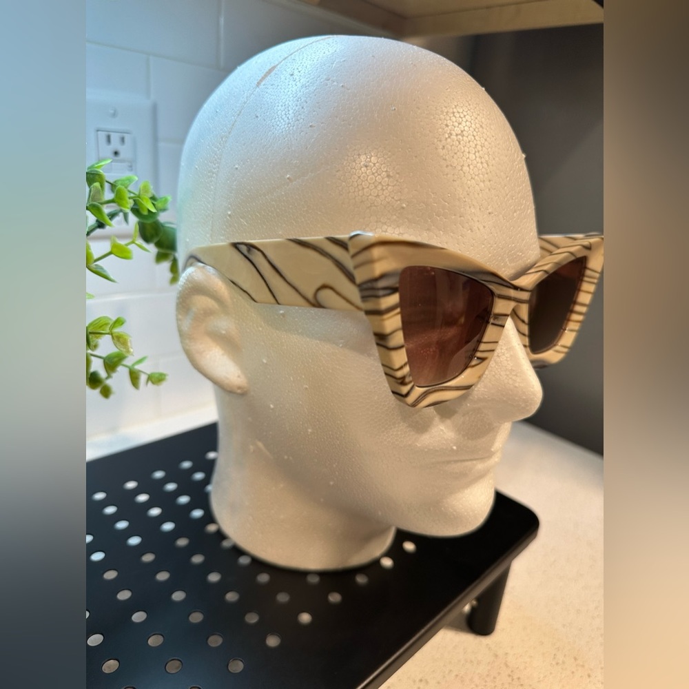 Marble Cat Eye Brown Gradient Tint Sunglasses - Picture 5 of 5
